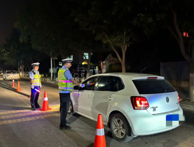 运城芮城公安：夜查亮剑  严打交通违法保安全