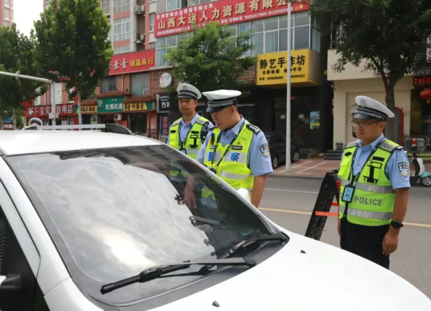运城闻喜公安交警持续开展“一盔一带”整治行动