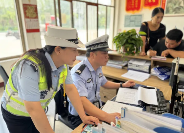 广宣传  全覆盖 ——临汾公安交警持续开展“七进”交通安全宣传活动