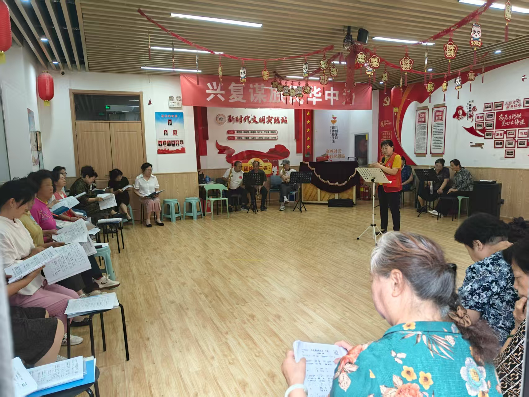 太原万柏林区：银龄志愿传歌韵  长者开怀品乐声