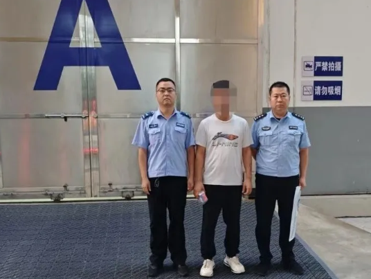 运城河津市公安局城区中心派出所连续抓获两名网上在逃人员