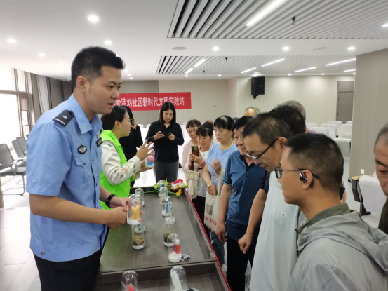 河南郑州：警惕！日常小物竟藏“毒”机？这场社区禁毒课太硬核534.png