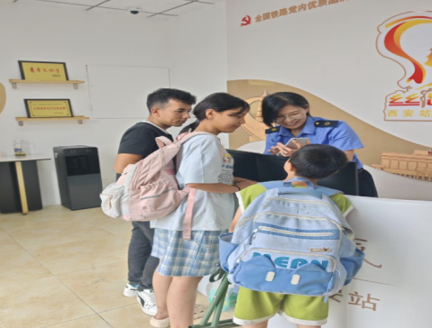 西安站“丝路缘”绘文明出行图