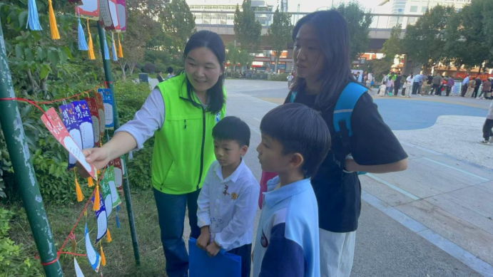 河南：郑州市创新融合中秋国庆元素开展沉浸式禁毒宣传活动