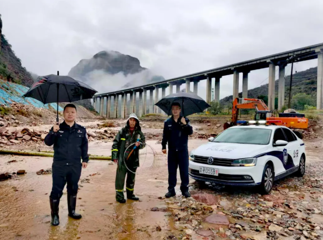 山西左权县公安局拐儿派出所：风雨中的坚守  筑牢雨季安全“堤坝”