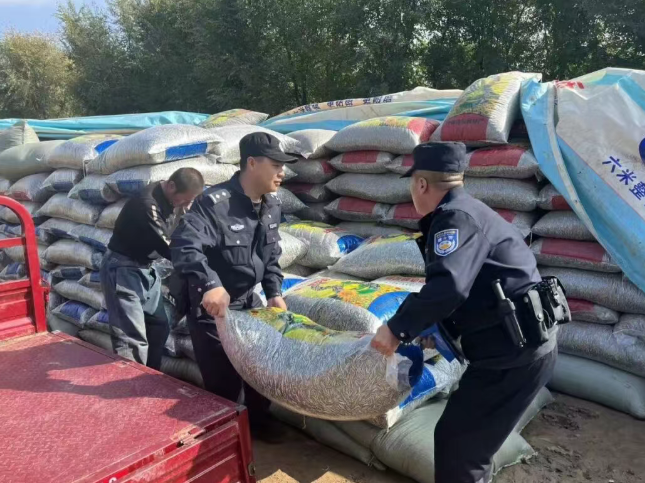 大同左云县公安局小京庄派出所：田间地头践初心  助农宣传两不误