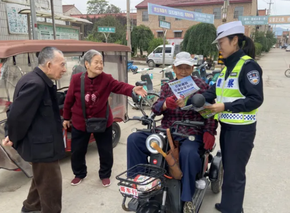临汾公安交警走进辖区农村 聚焦“银发一族”织密交通安全防护网
