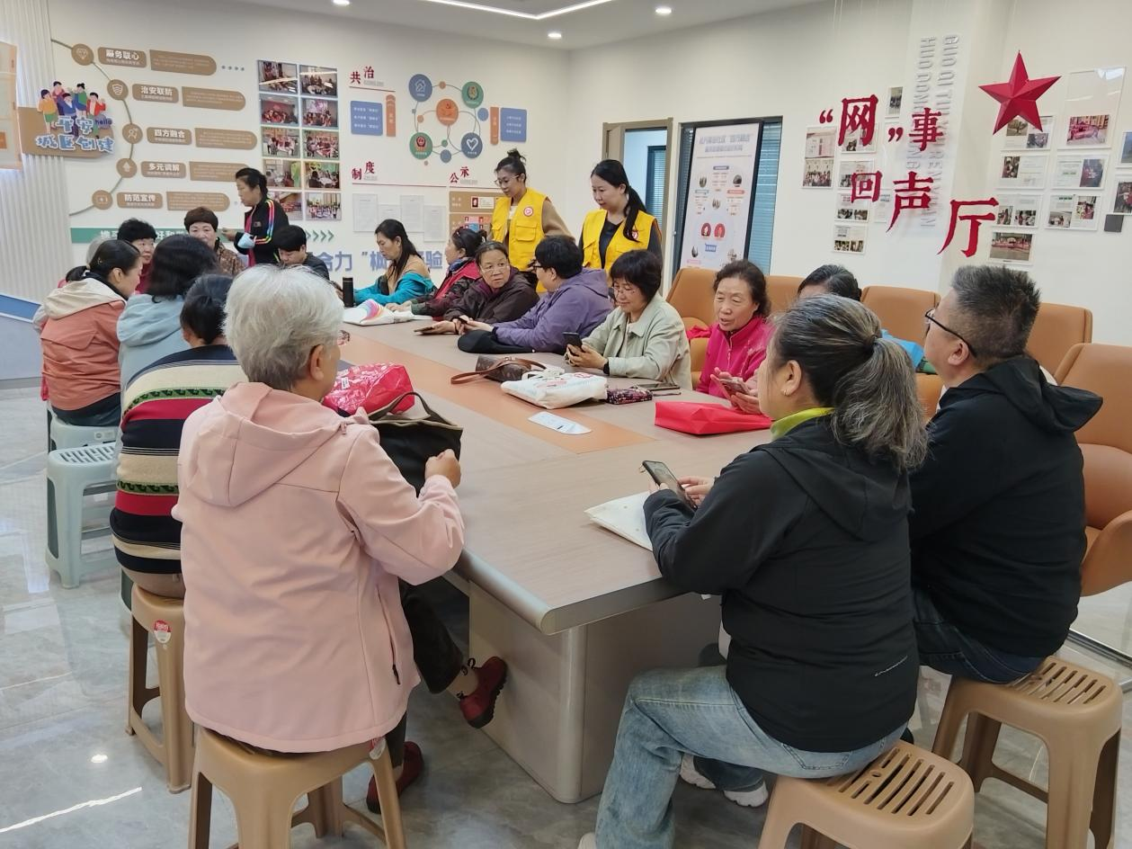太原万柏林区长风西街街道：巧手映重阳匠心传岁月　老年手工技能训练营