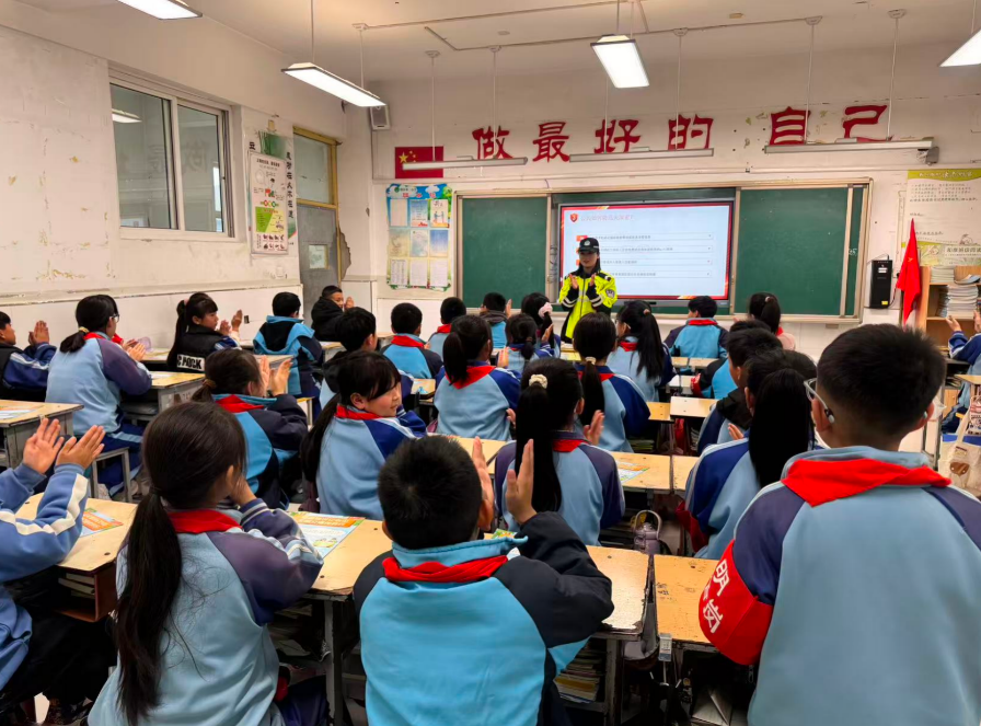 临汾公安交警交通安全进校园 护航学生健康成长每一步