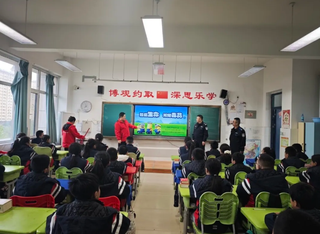 长治屯留公安：青春无“毒”才闪亮！