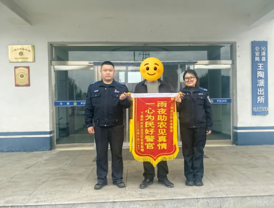 民警助抢收，雨阻不了的暖！
