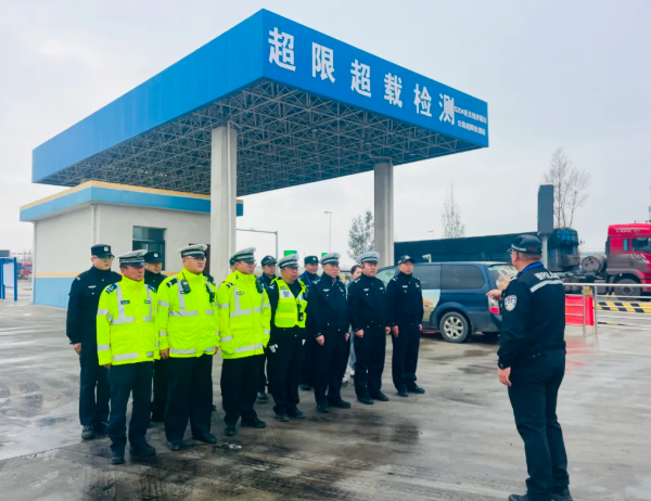 大同公安交管七大队联合新荣分局禁毒大队开展“交通+禁毒”协同宣传活动