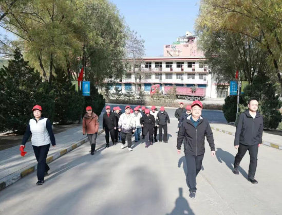重阳登高凝士气  活力昂扬展风采——太原娄烦县人民检察院举行重阳登山活动