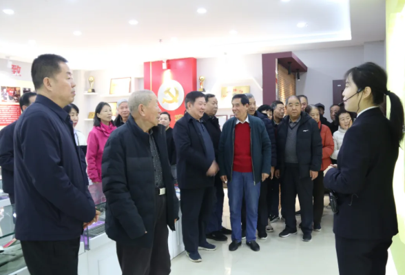 忻州原平市人民检察院召开“情暖金秋重阳  共话检察担当”重阳节离退休人员座谈会