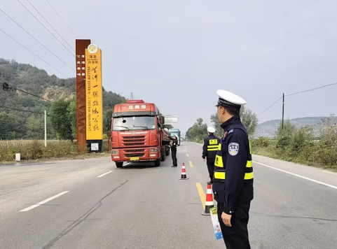 警企携手筑平安  交通安全入人心——临汾蒲县公安局交管大队开展交通安全宣传