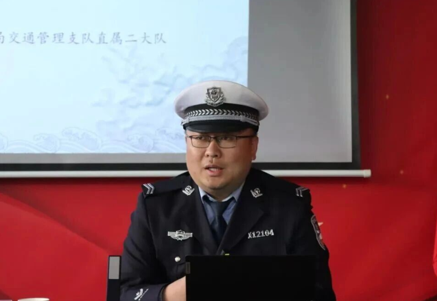 吕梁高级技工学校开展“交通文明我带头 安全行车你同行”主题党日活动