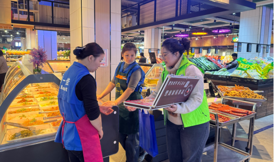 河南郑州:郑州禁毒宣传进超市 志愿招募聚合力561.png