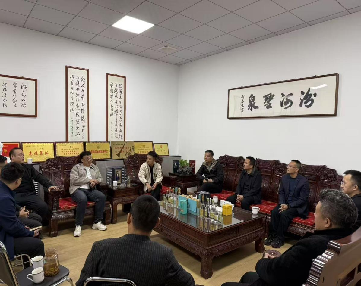 吕梁汾阳市工商联组织会员企业赴山西杏花汾河酒厂开展“线上宣传与个人IP”专题调研
