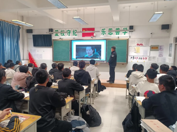 警校联动  守护青春成长——大同天镇县玉泉派出所进校园开展反欺凌讲座