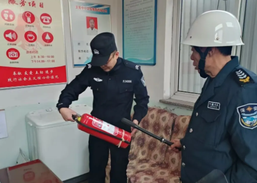 晋中灵石县坛镇中心所深入辖区“九小场所”开展消防安全检查