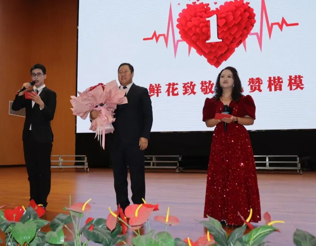 久久爱心，与爱同行——吕梁市第一中学公益宣讲活动成功举办