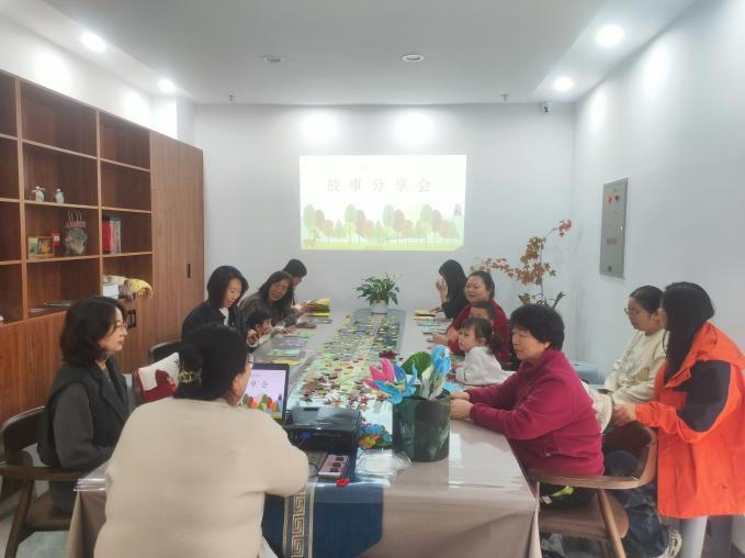 书香伴成长  巧手制书签——太原万柏林区金玉社区亲子故事读书分享会