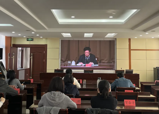 凝心聚力  奋发有为——吕梁市委党校教师学习党的二十届四中全会精神