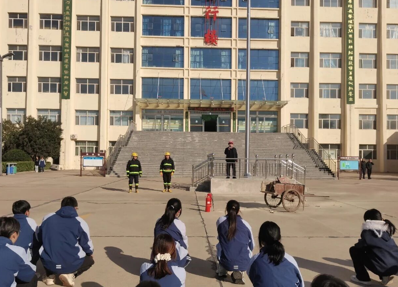 筑牢校园“防火墙”——运城万荣职教中心举行消防应急疏散演练