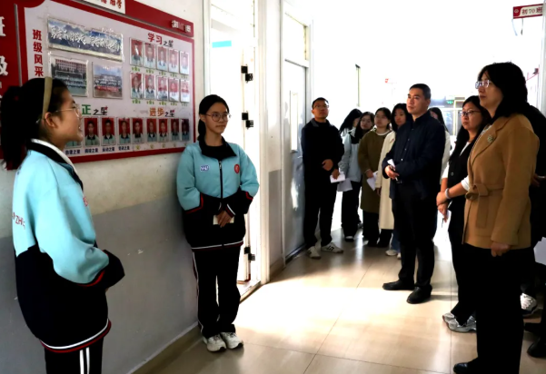 方寸之间美育  班级文化润心——吕梁市第四中学初二年级开展班级文化建设评比活动