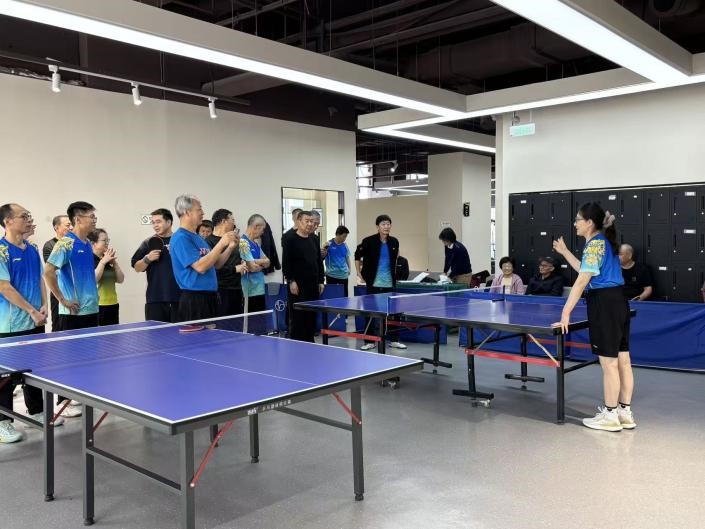 太原万柏林区长风西街街道：邻里“乒”搏  快乐共享