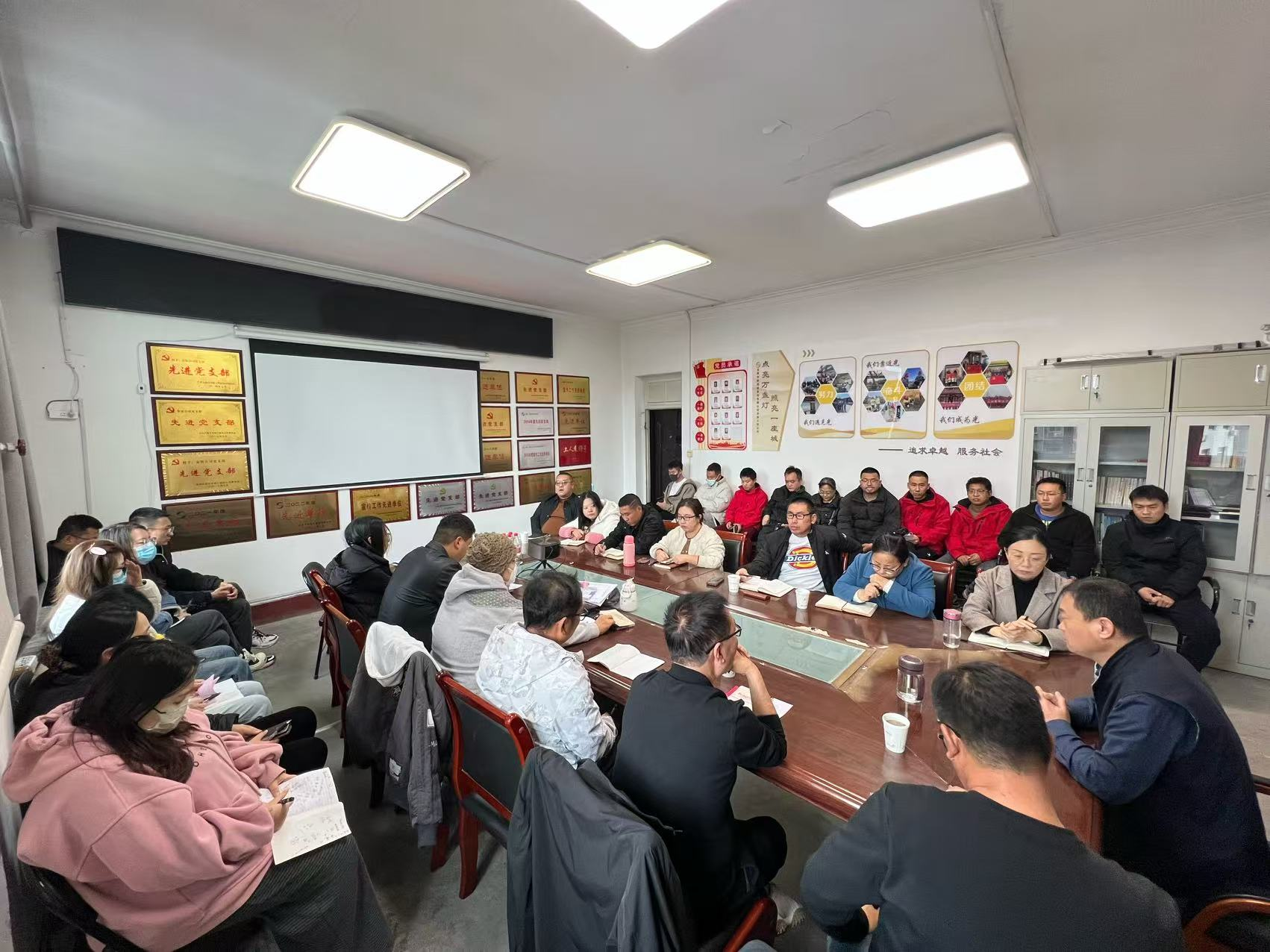 太原市政集团安装公司组织干部职工召开“心声直通车”畅聊会