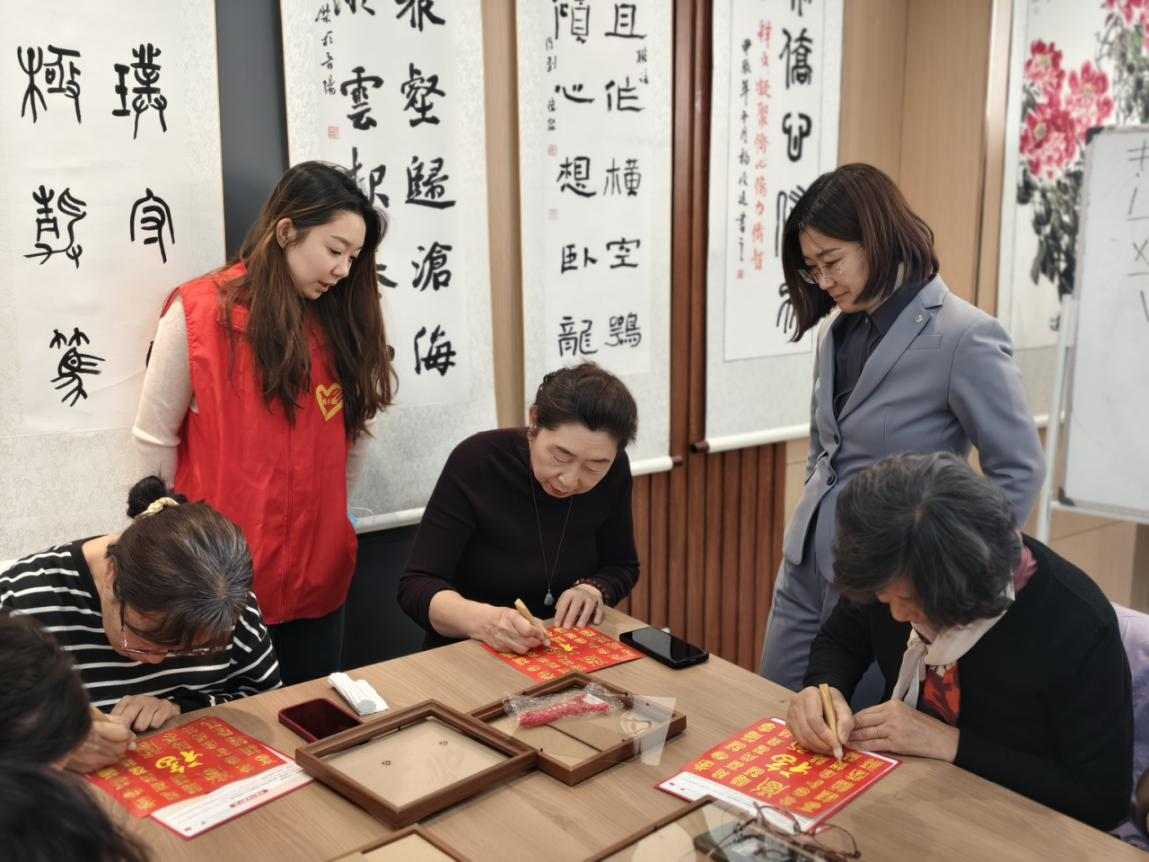 太原市万柏林区下元街道开展“汇聚百福  传递幸福”百福图DIY手工活动