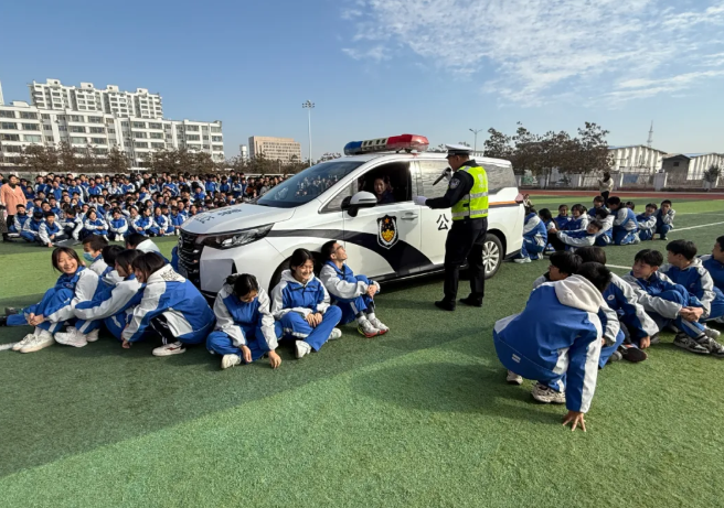 警校同心护成长  黎城交警筑安行——三维宣教织密青春“安全盾”