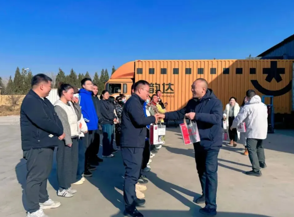 “暖新礼包”递温情  关切慰问践初心——运城万荣县总工会开展“暖新礼包”集中发放