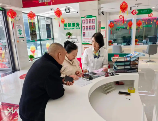 临汾隰县农商银行：“精准挖潜+服务提质”深耕旺季存款营销