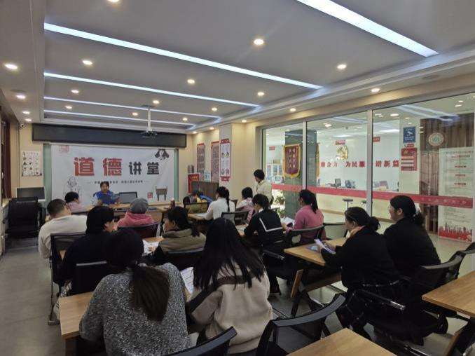 太原万柏林区千峰街道：老年课堂暖心开讲