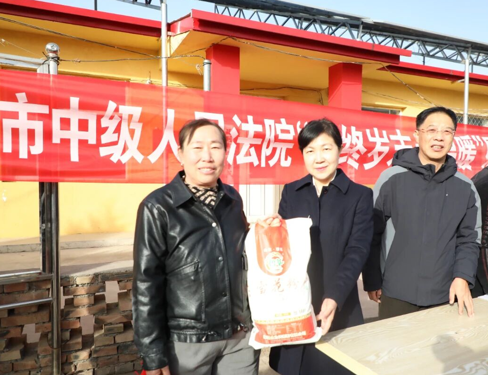 大同市中级法院：丁国华深入大有号村宣讲并走访慰问困难群众