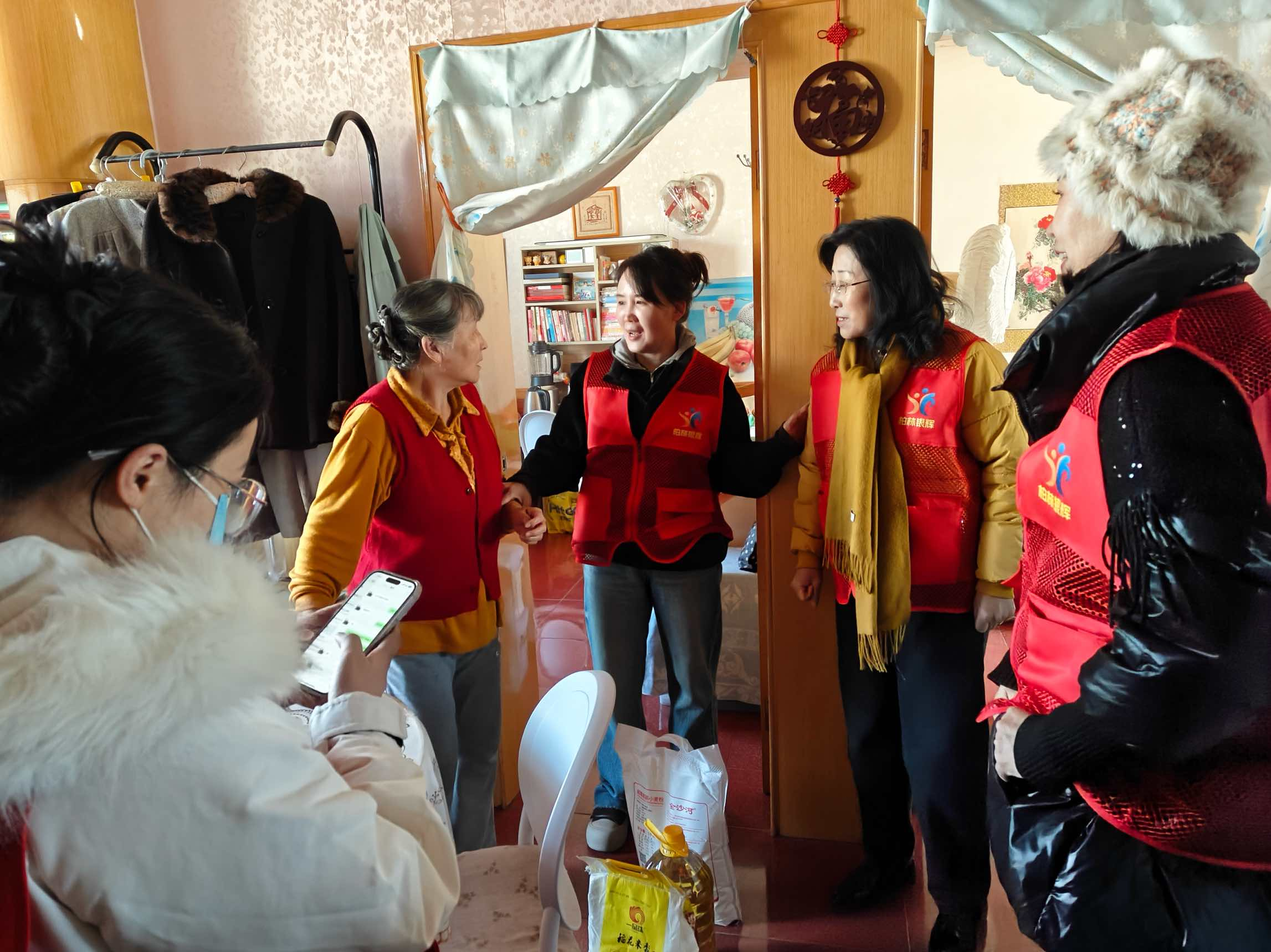 太原万柏林区：情系桑榆办实事  善暖社区护晚年