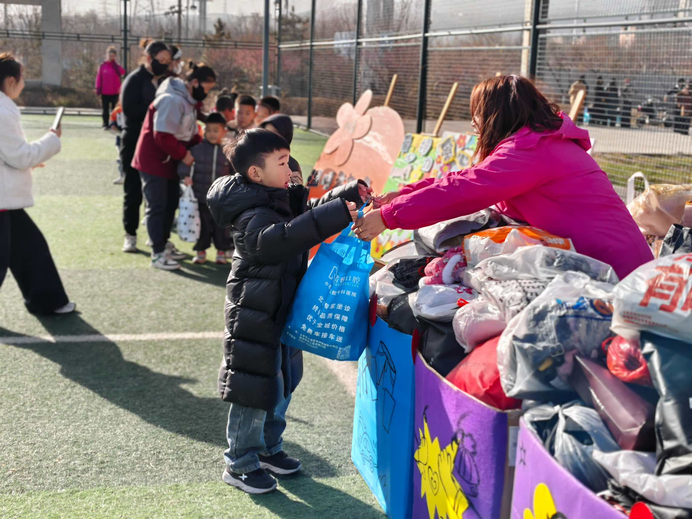 太原万柏林区南寒街道：衣旧情深传暖意  绿色环保入民心