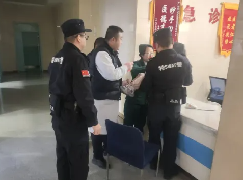 巡逻“偶遇”受伤群众！吕梁兴县巡警暖心救助！