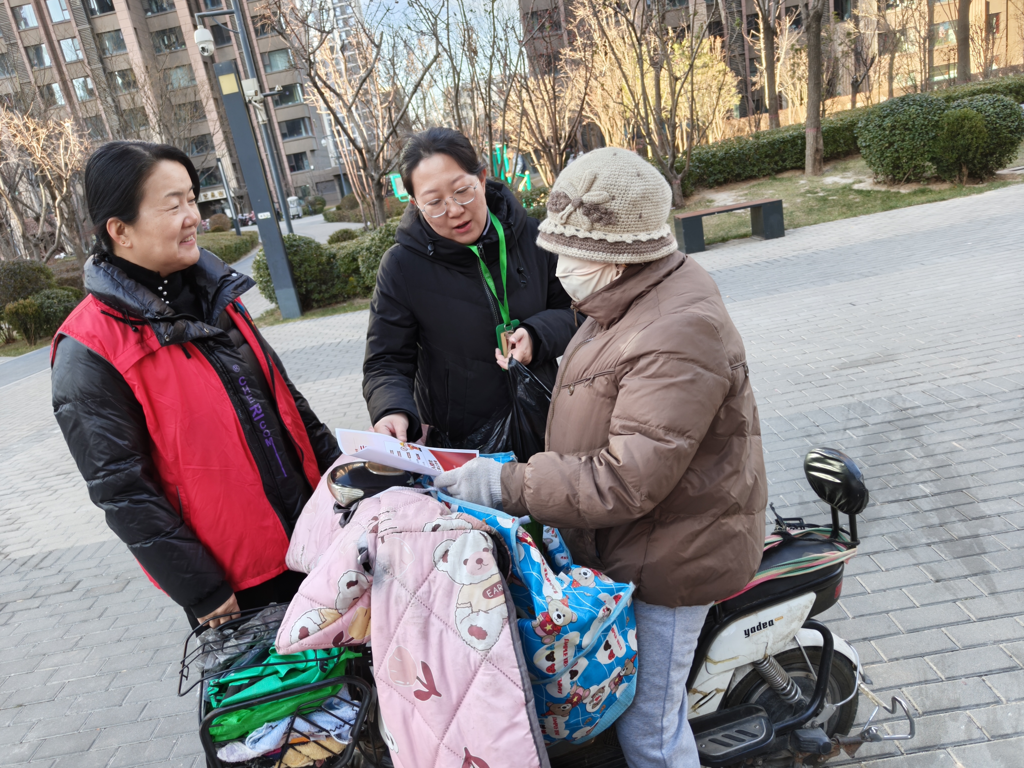 安全“骑”航  防患未“燃”——太原杏花岭区巨轮街道中车社区开展电动自行车安全宣