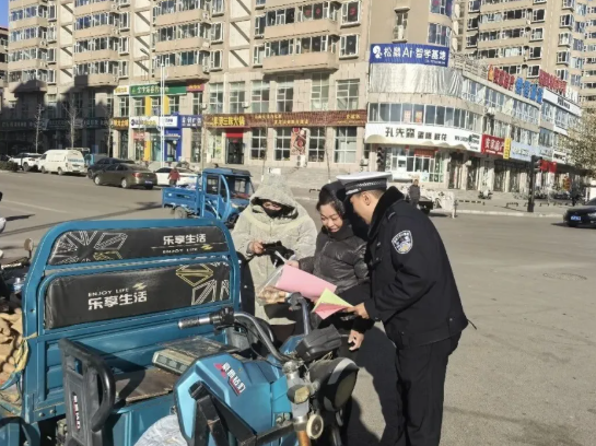 吕梁交城：交警进社区  菜市场旁话安全