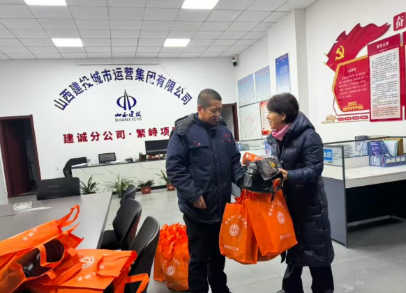 忻州繁峙县总工会：风雪送暖显温情  工会情系一线劳动者