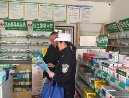 临汾公安交警交通安全进农村  “一盔一带”护平安