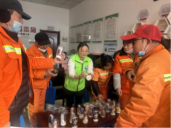 (廉政中国)关爱城市美容师 禁毒知识护安康(1)469.png