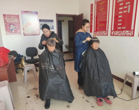 太原阳曲县：思西义剪，情暖夕阳