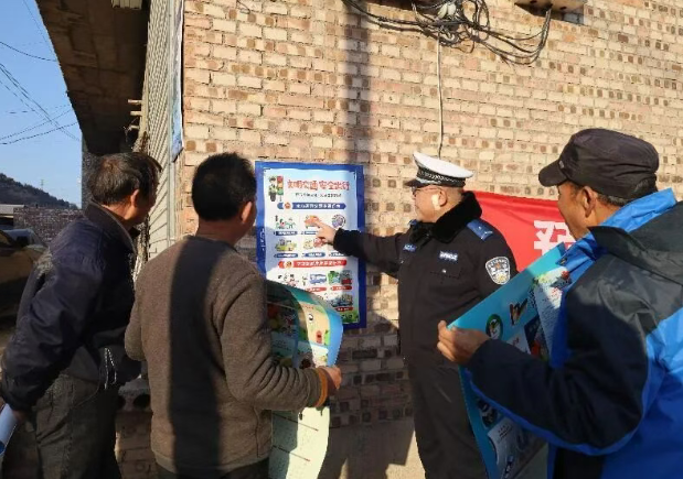 吕梁临县公安：下乡送安全  平安伴你行