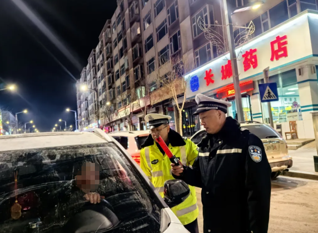 吕梁交口交警：夜查酒驾再“发力” 安全守护再“加码”