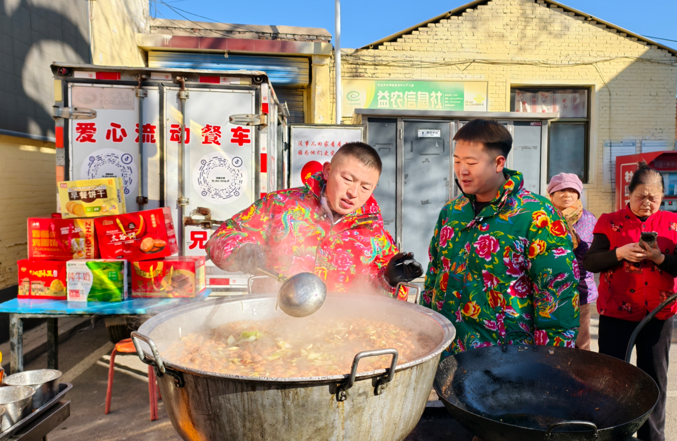 太原晋源“刘蛋兄弟”：流动餐车装满乡村暖心故事