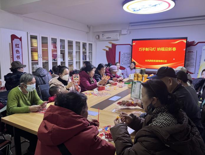 太原万柏林区长风西街街道：巧手制马灯  纳福迎新春